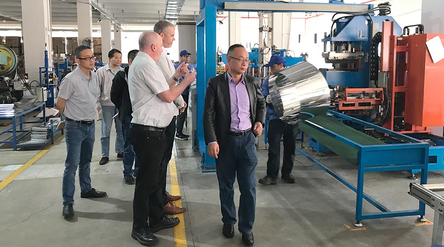 三年疫情后首訪！英國客戶Buyitdirec蒞臨金環(huán)電器視察