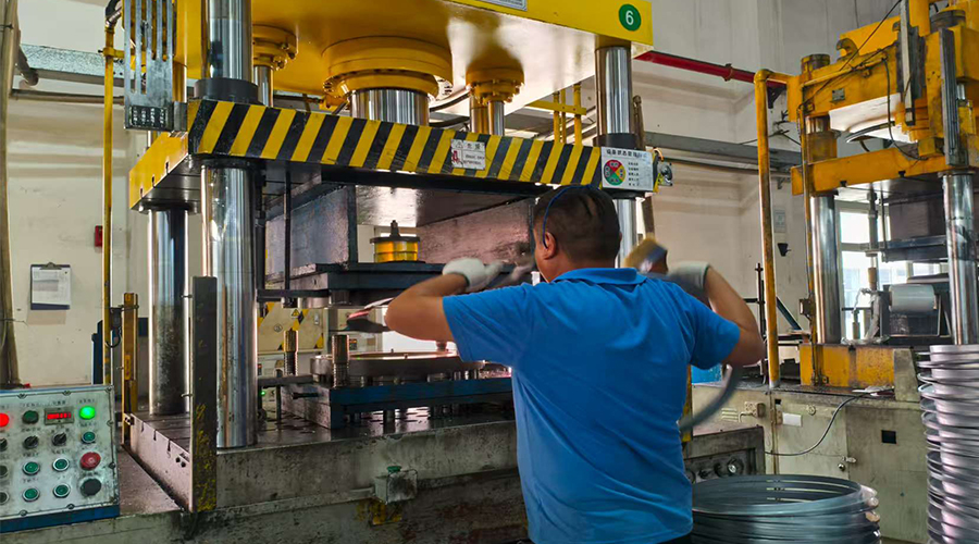 金環(huán)電器的滾筒干衣機(jī)如何適應(yīng)游艇、輪船等特殊海洋環(huán)境，確保高安全性和穩(wěn)定性？